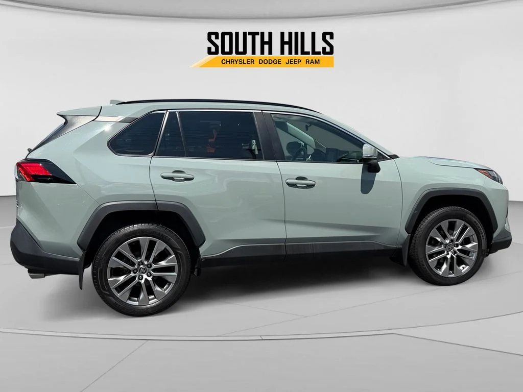 Used 2022 Green Toyota XLE Premium image 6