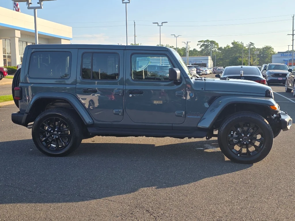 Used 2025 Anvil Clear Coat Jeep Sahara 4xe image 18
