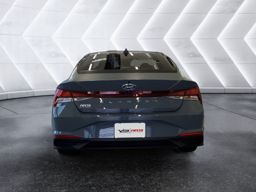 Used 2022 Gray Hyundai SEL image 5