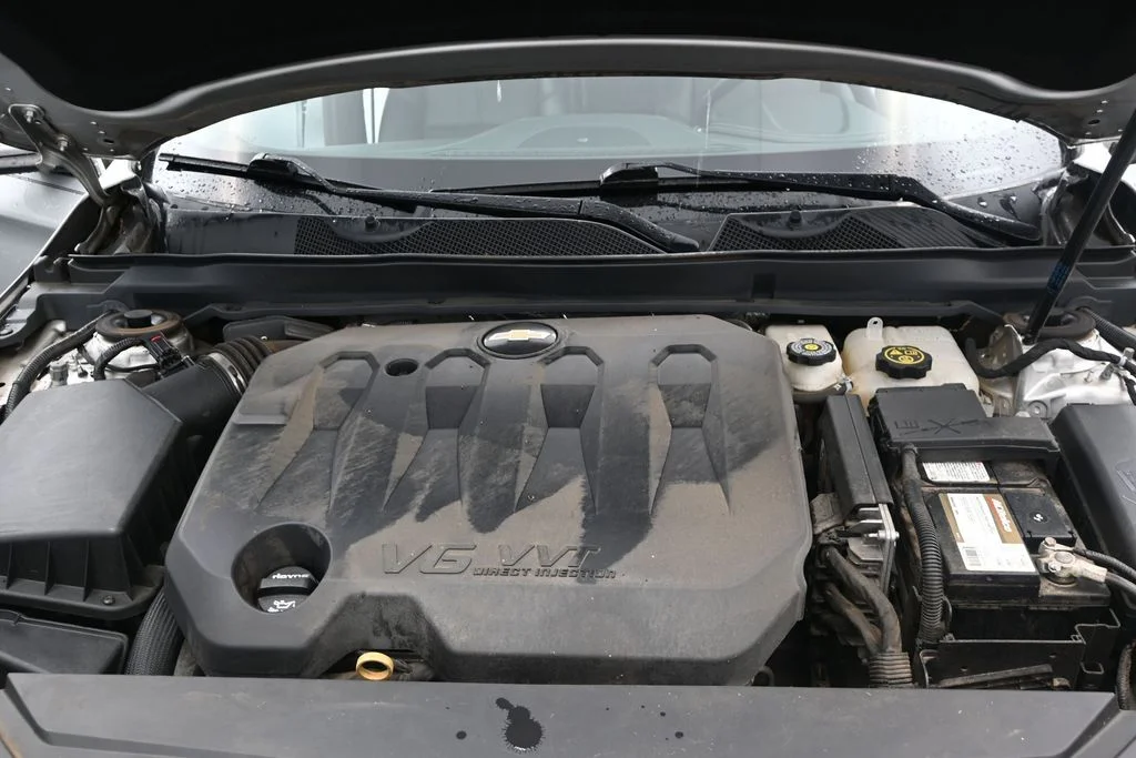 Used 2020 Silver Chevrolet LT image 19