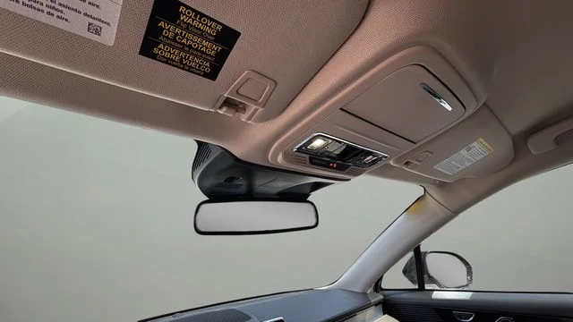 Used 2022 White Lincoln Standard image 27