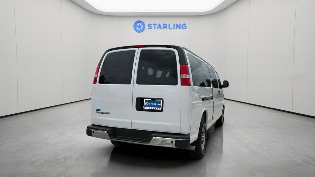 Used 2025 Summit White Chevrolet 1LT image 8