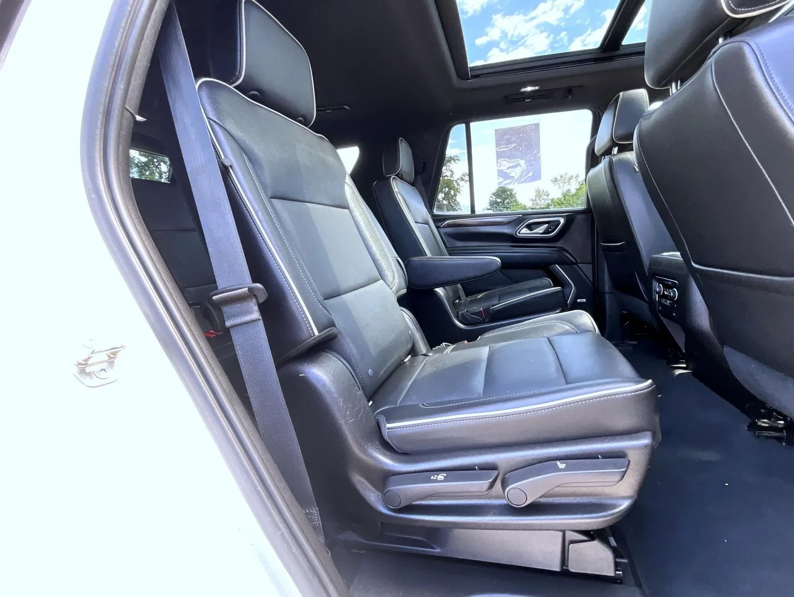 Used 2021 White Chevrolet LT image 22