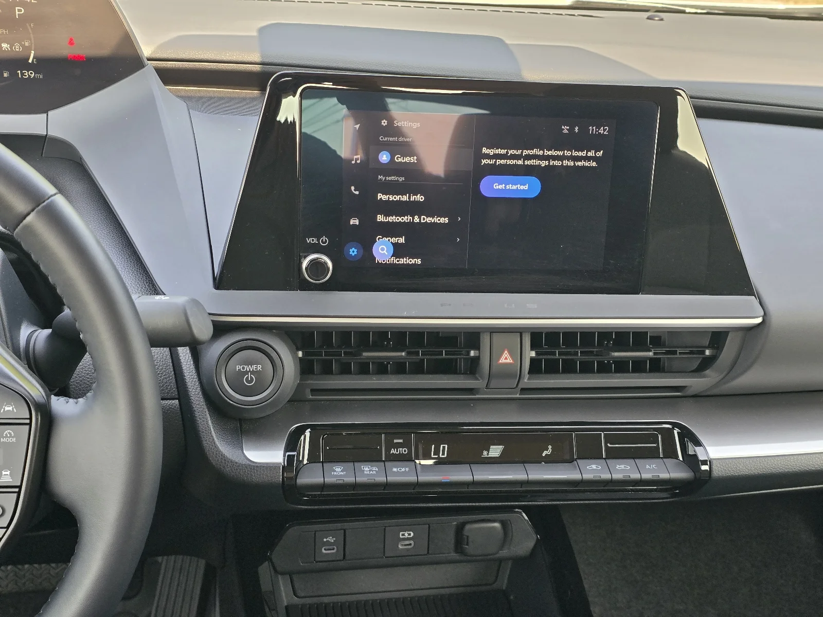 2025 Toyota Prius LE - Photo 16