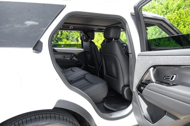 New 2026 Fuji White Land Rover Dynamic SE image 46