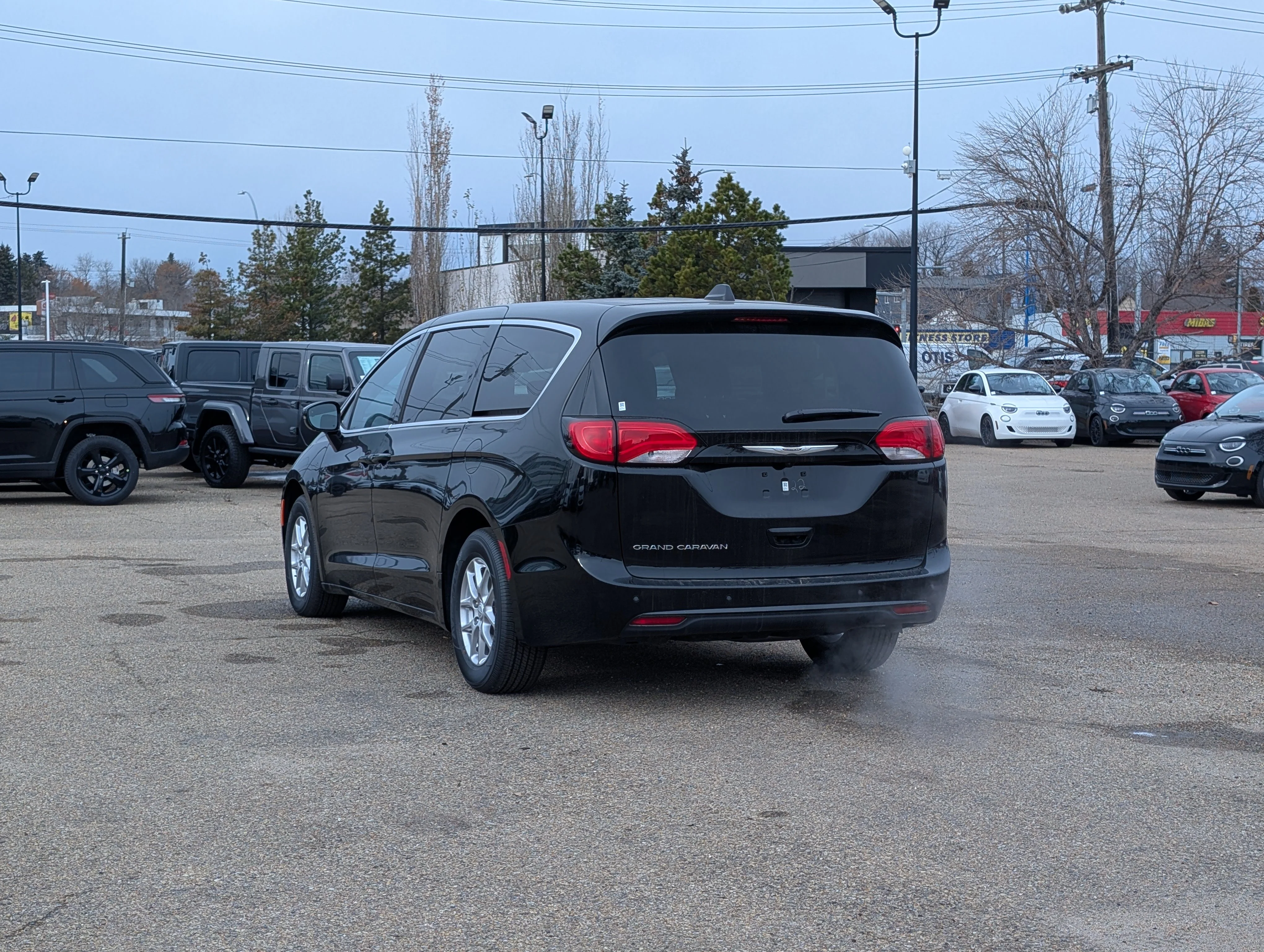 New 2026 Diamond Black Crystal Pearl Chrysler SXT image 4