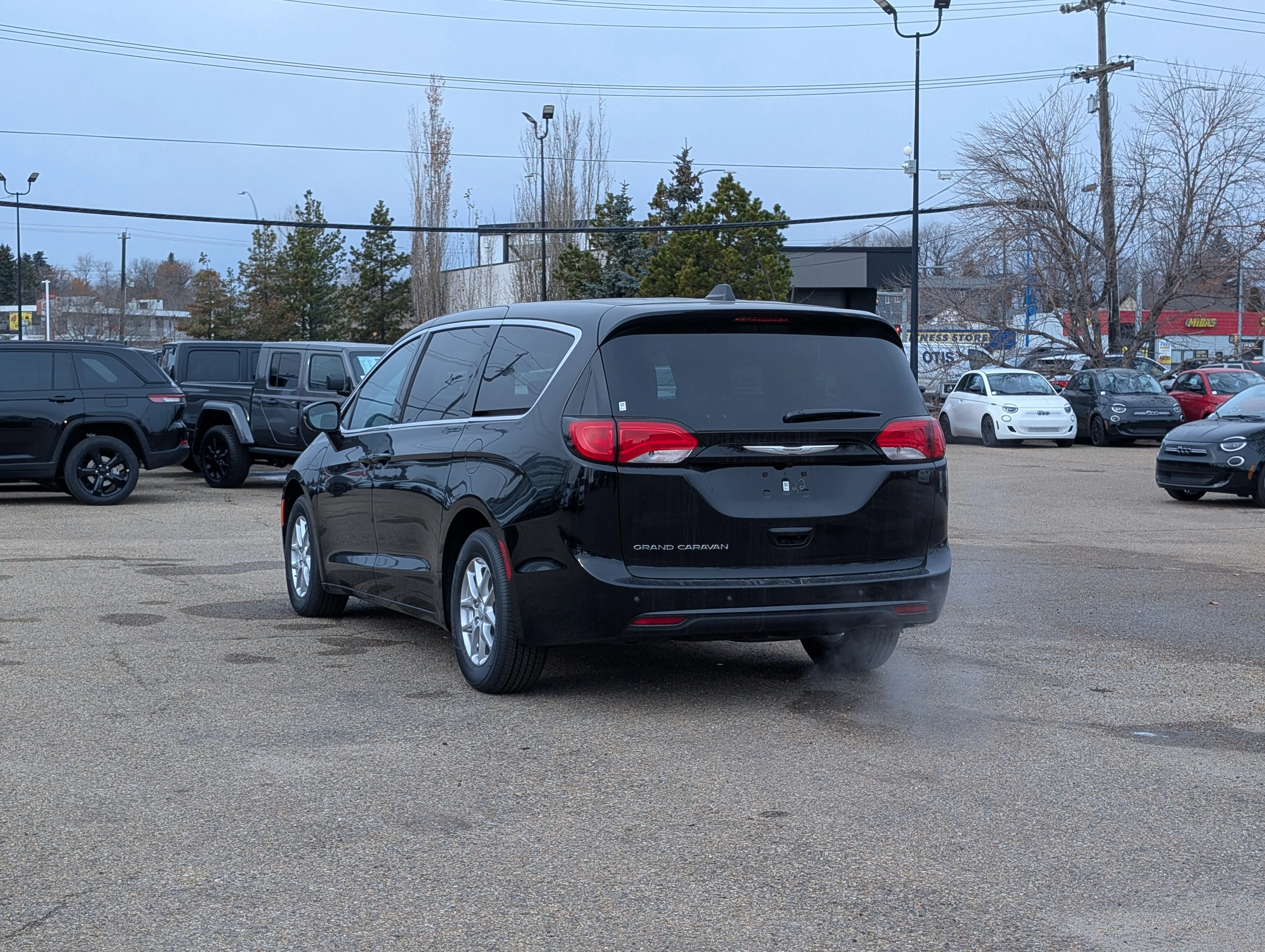 New 2026 Diamond Black Crystal Pearl Chrysler SXT image 4