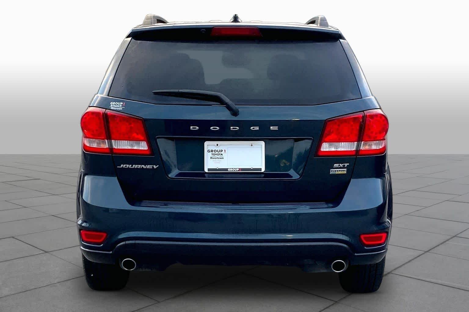 Used 2014 Fathom Blue Pearlcoat Dodge SXT image 5