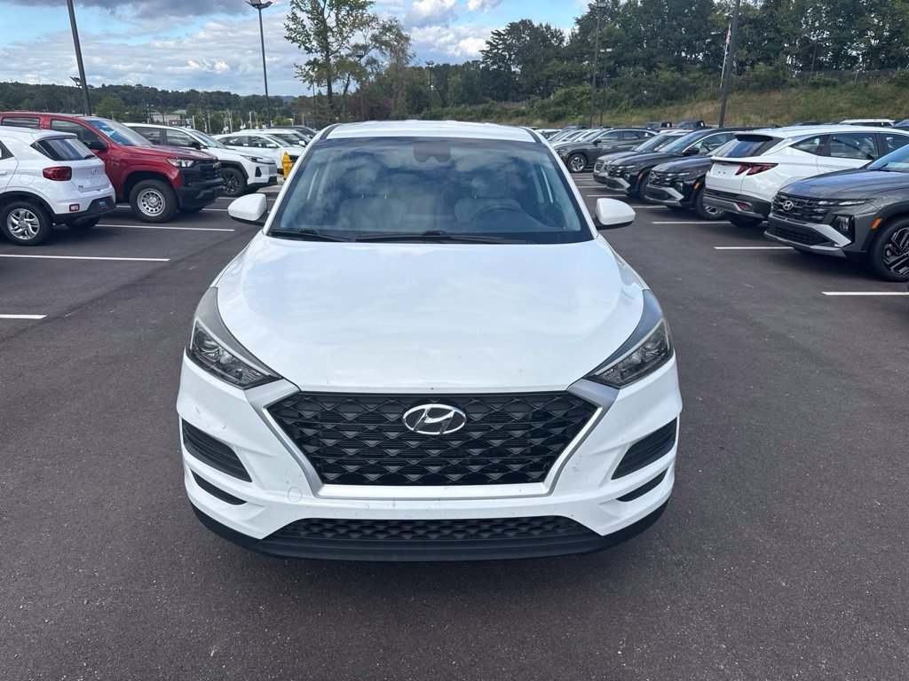 Used 2020 White Hyundai SE image 2