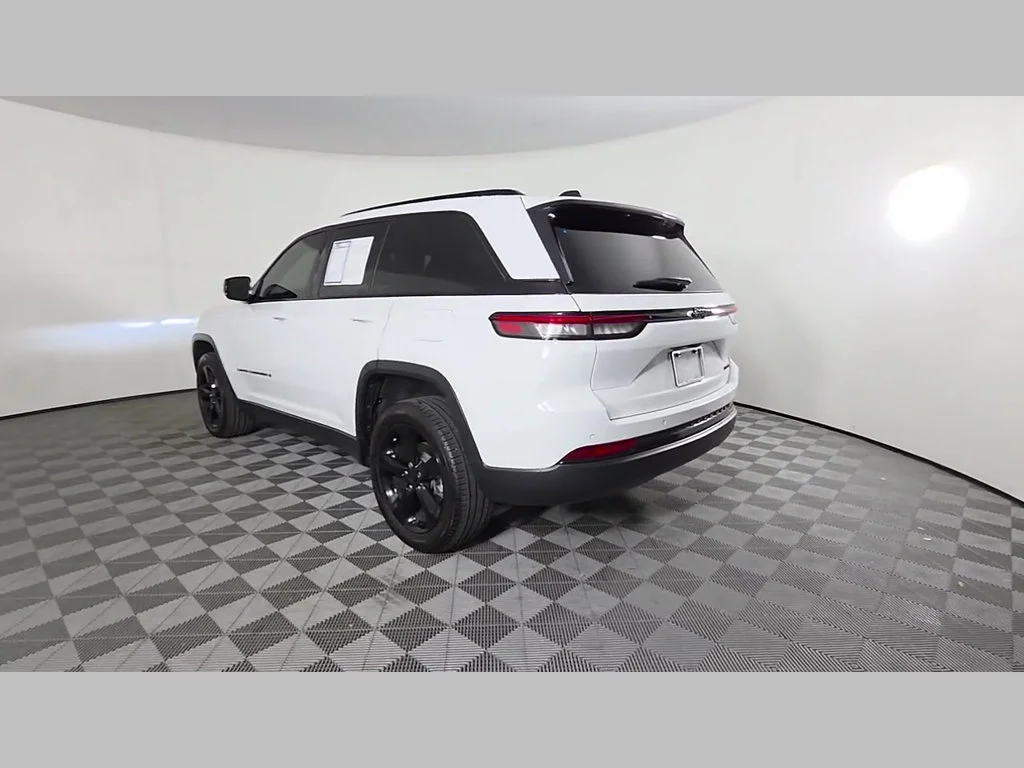 Used 2025 Bright White Clearcoat Jeep Limited image 43