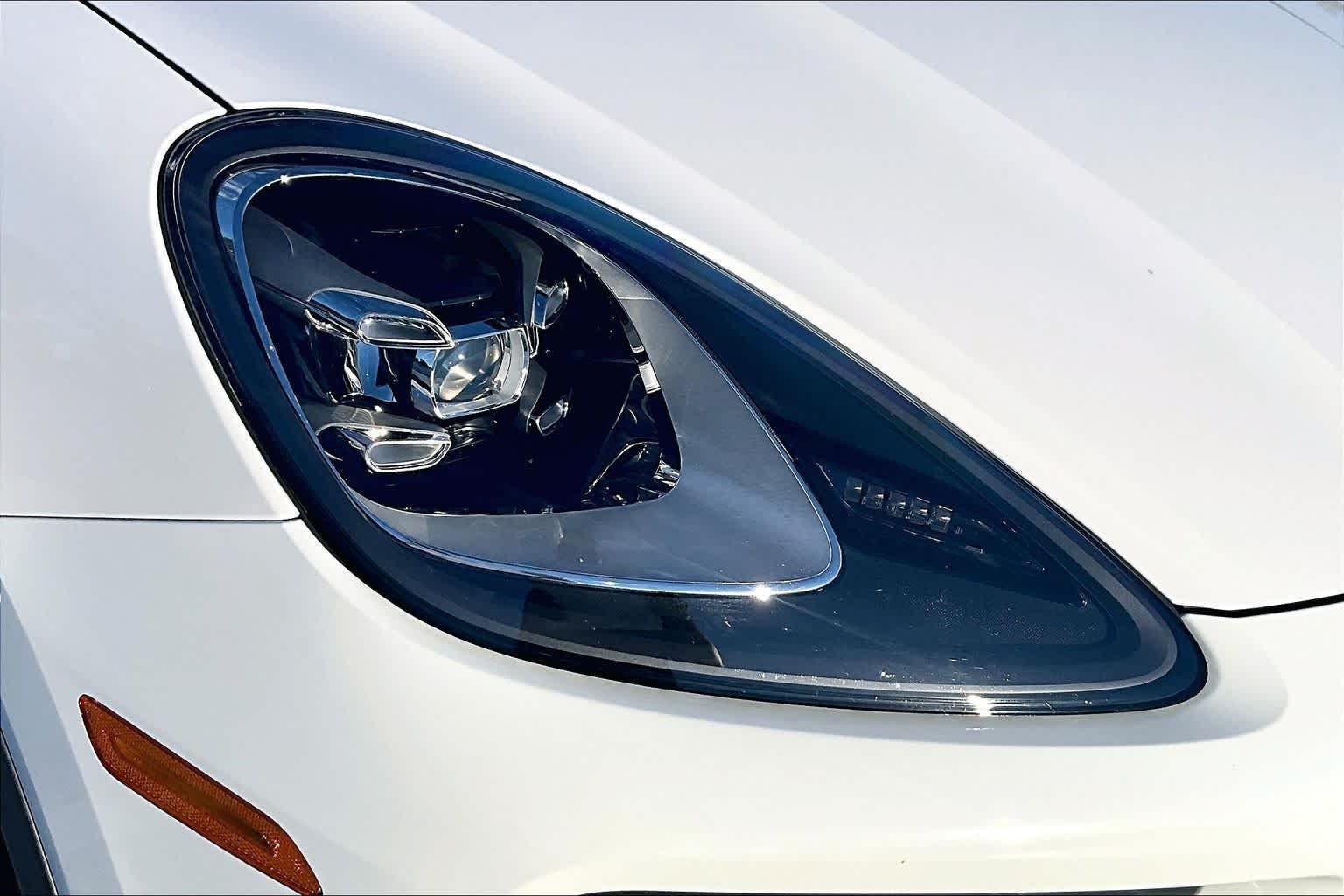 Used 2019  Porsche  image 26