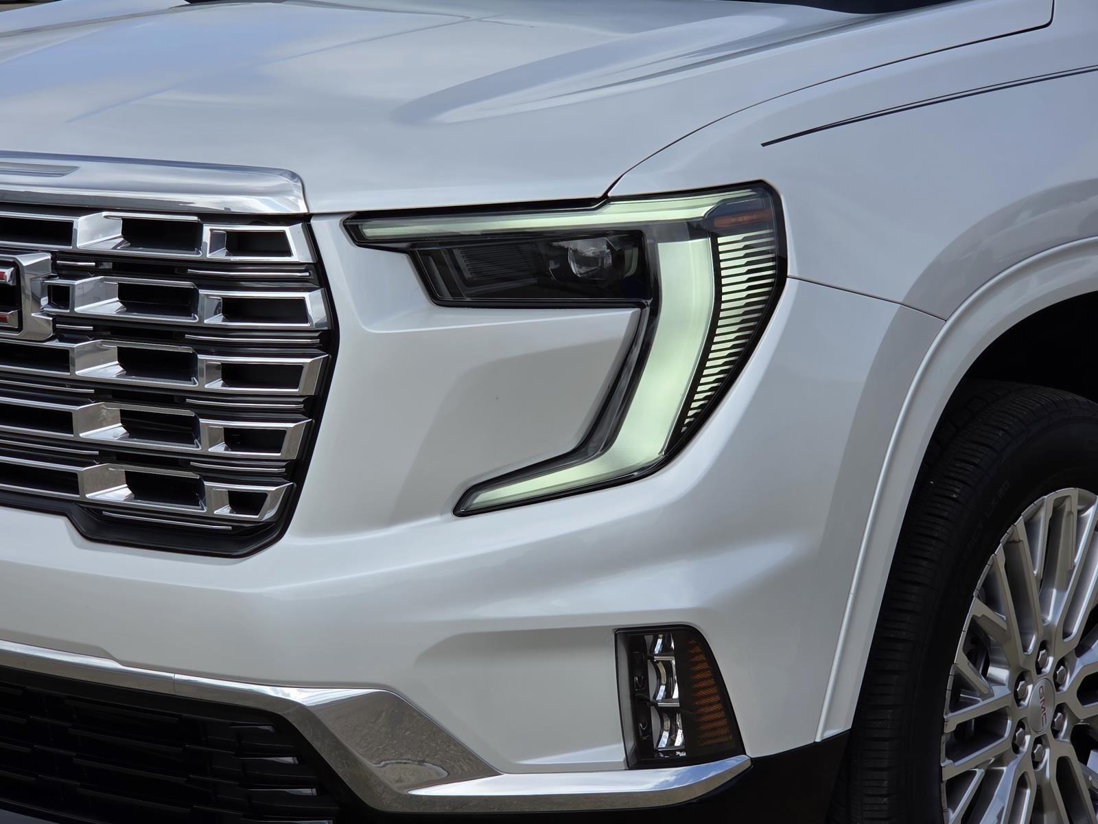 Used 2024 WHITE FROST TRICOAT GMC DNLI image 8