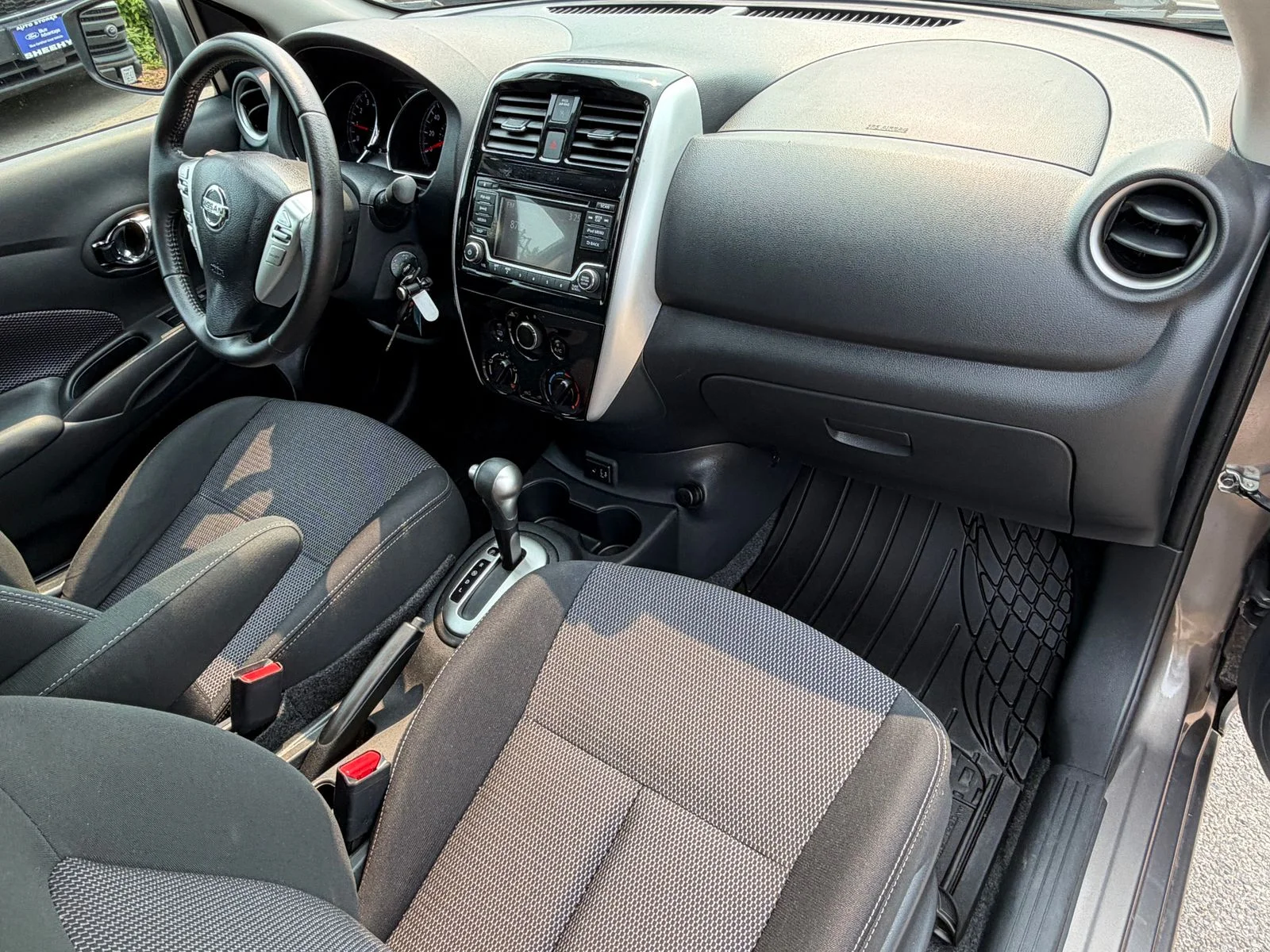 Used 2017 Khaki Nissan 1.6 SV image 28