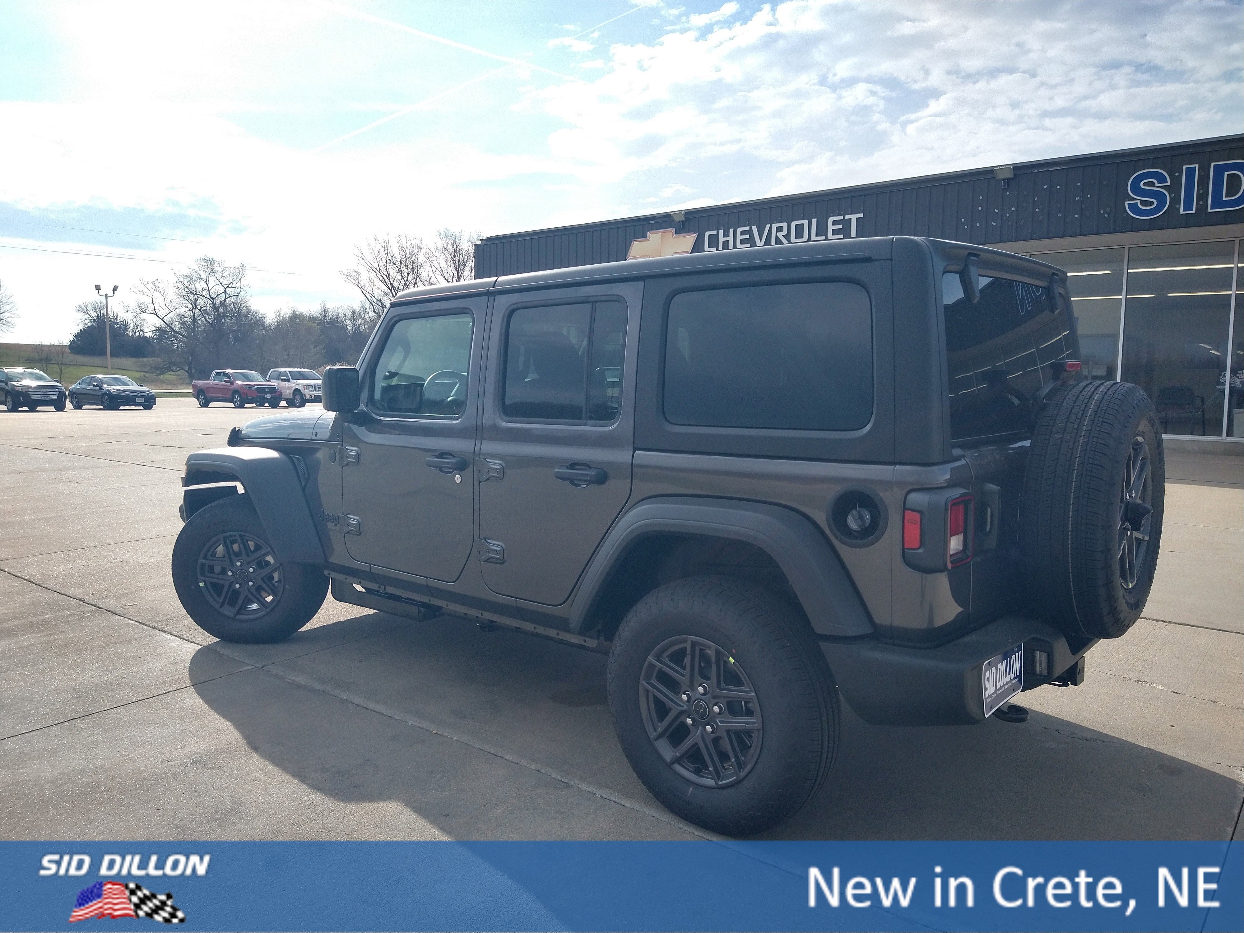 New 2026 Granite Crystal Metallic Clear-Coat Exterior Paint Jeep Sport image 16