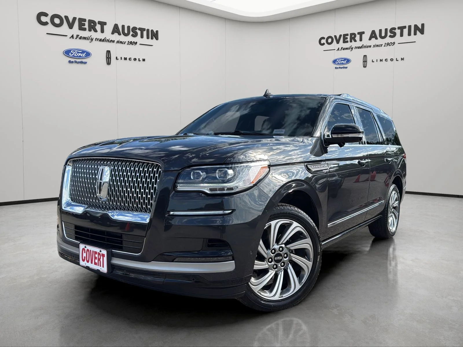 Used 2023 Gray Lincoln Reserve image 1