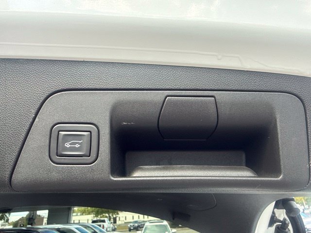 Used 2022 SUMMIT WHITE Buick Preferred image 23