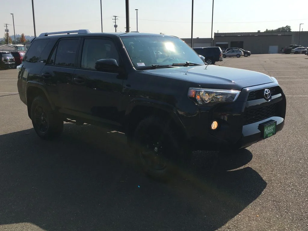 Used 2018 Black Toyota SR5 image 9