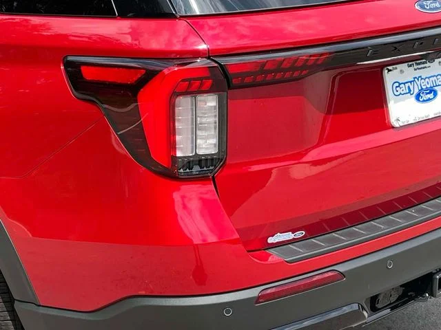 New 2026 Rapid Red Metallic Tinted Clearcoat Ford ST-Line image 10