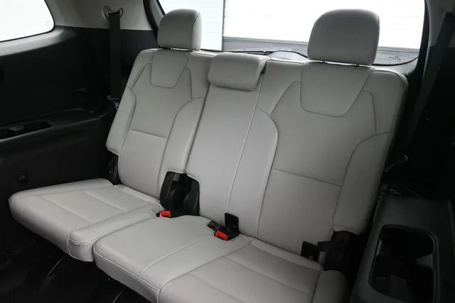 Used 2021 White Kia EX image 18