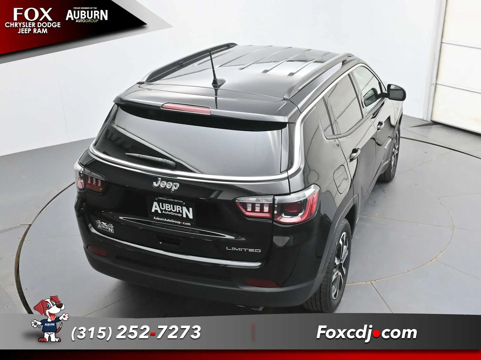 Used 2022 Diamond Black Crystal Pearlcoat Jeep Limited image 31