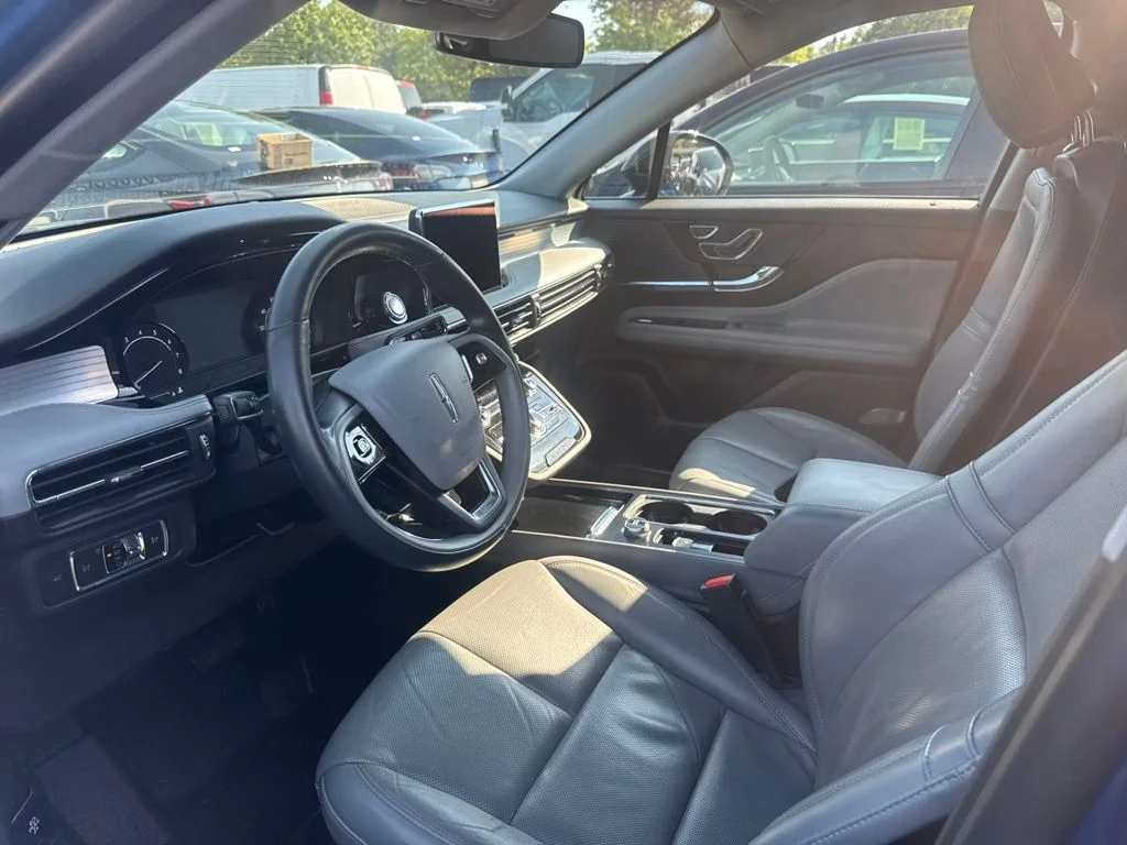 Used 2020 Blue Lincoln Standard image 3
