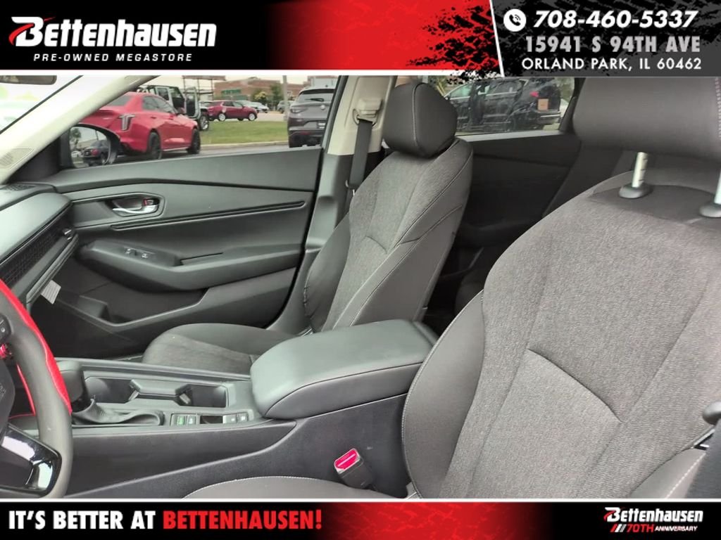 Used 2025 Gray Honda SE image 19