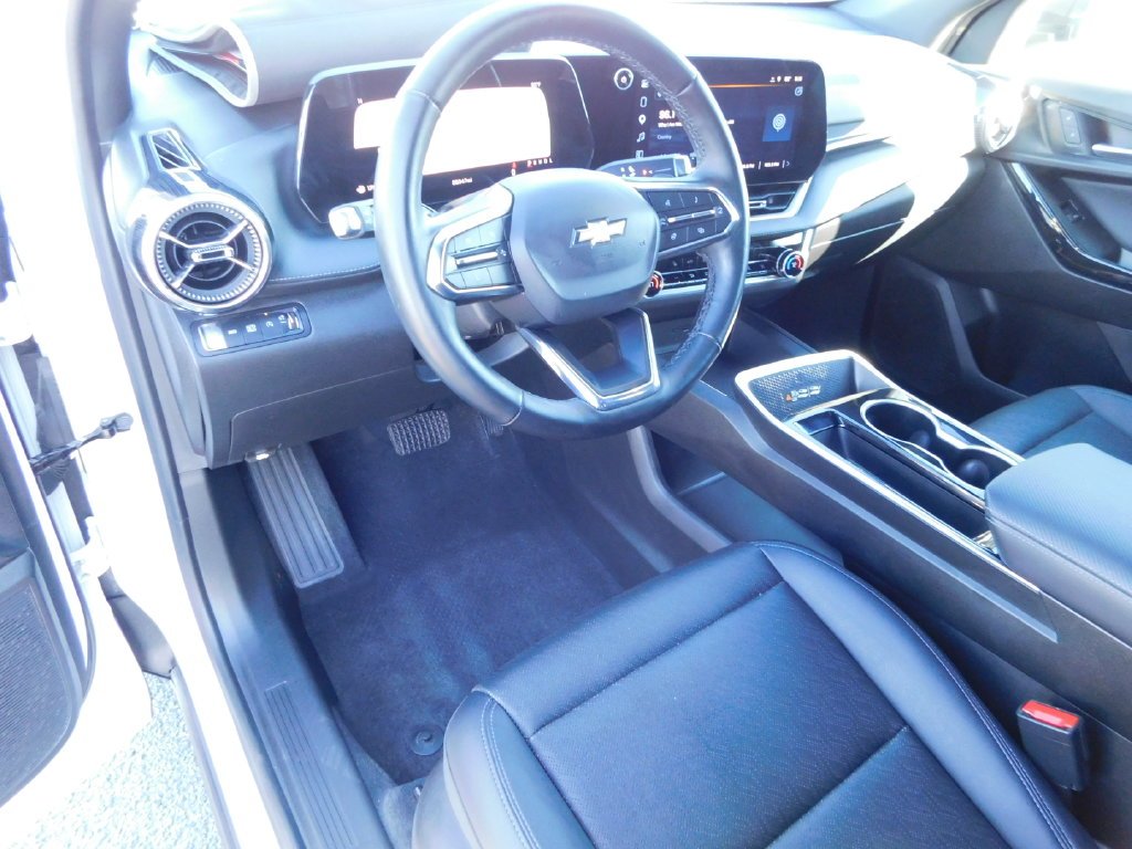 Used 2025 White Chevrolet LT image 14