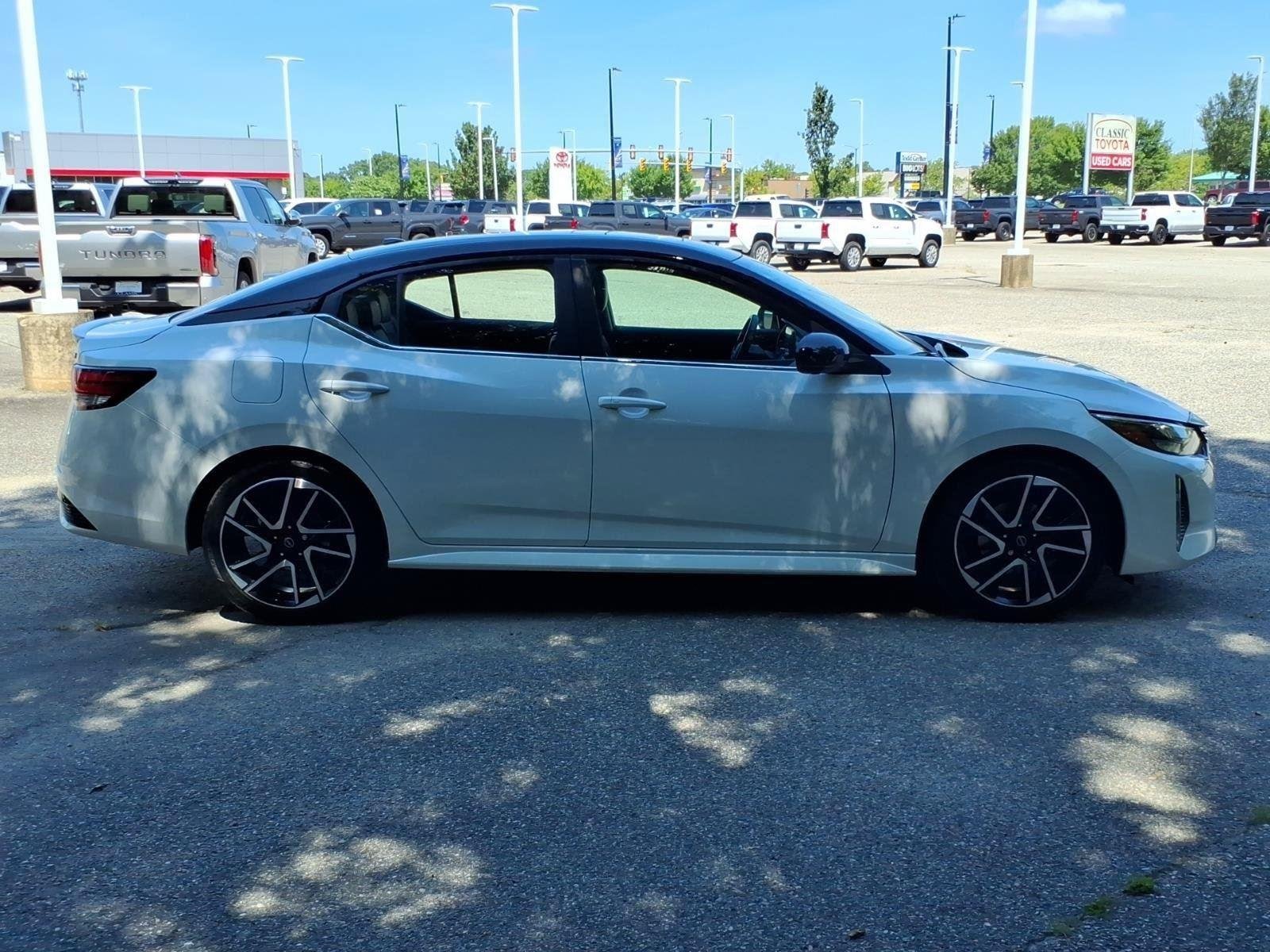 Used 2025 Aspen White Tricoat/Super Black Nissan SR image 8