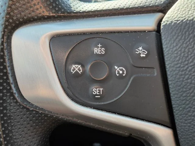 Used 2022 White GMC SLE image 19