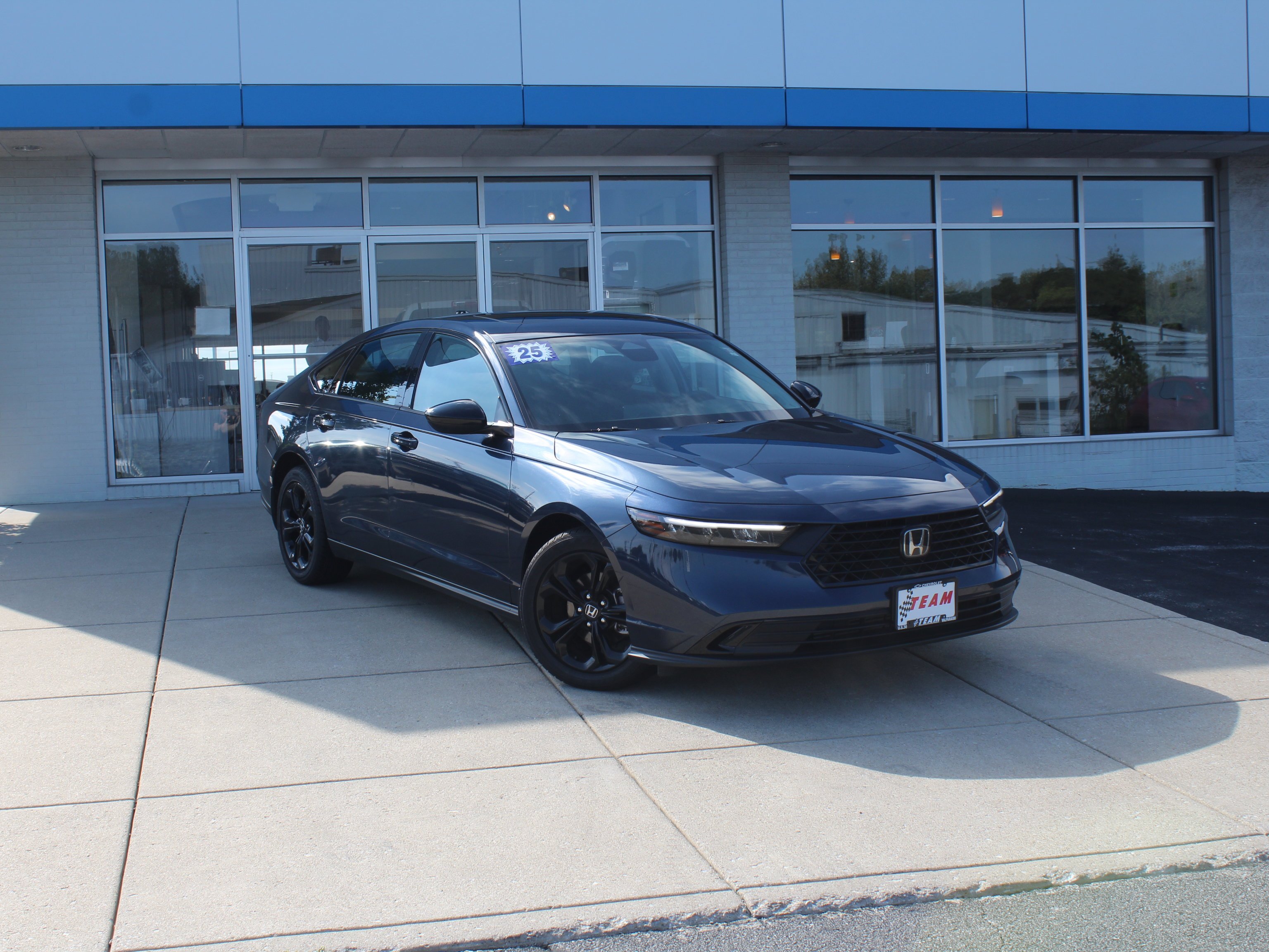 Used 2025 Blue Honda SE image 4