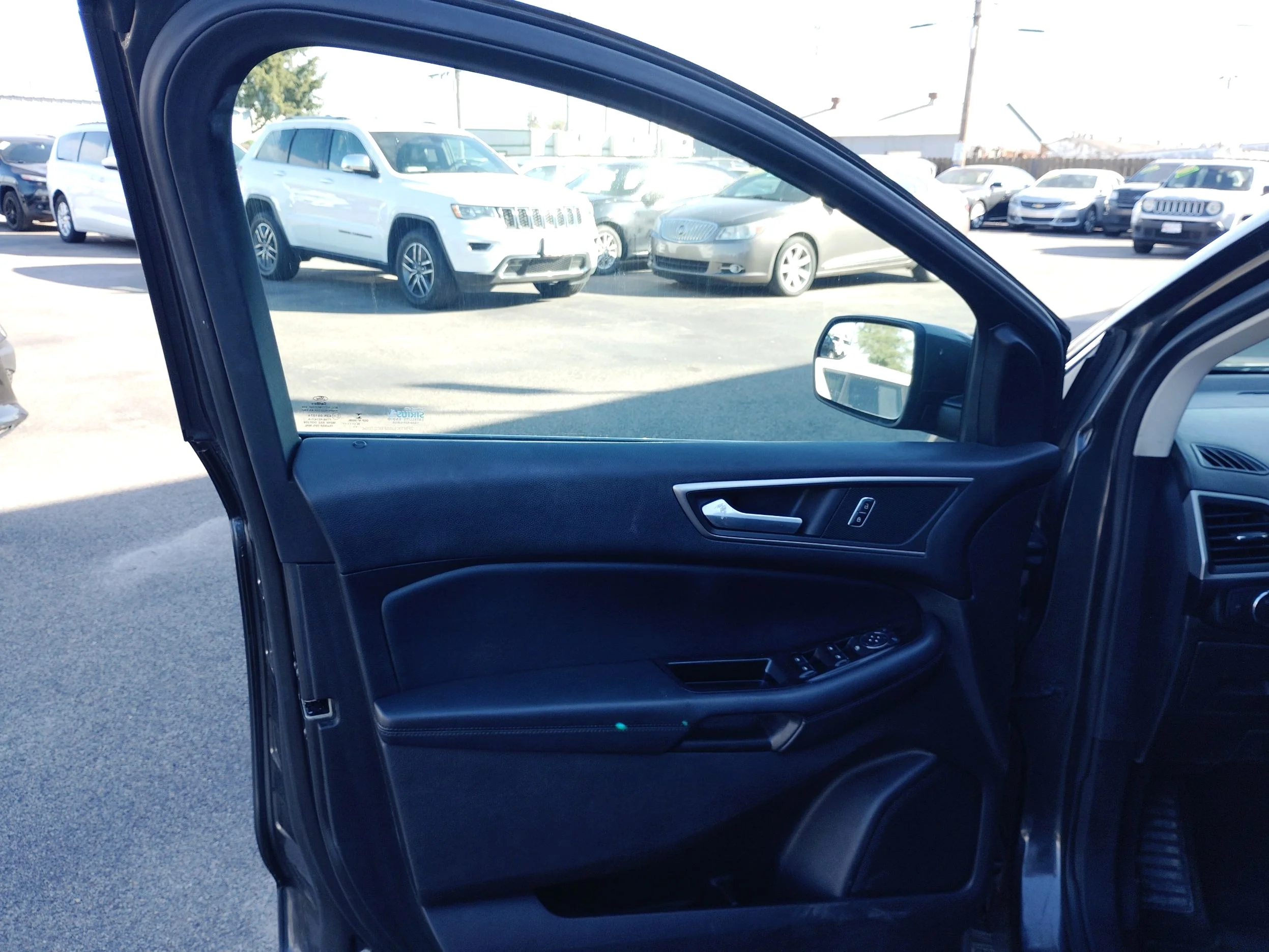 Used 2015 Gray Ford SEL image 16