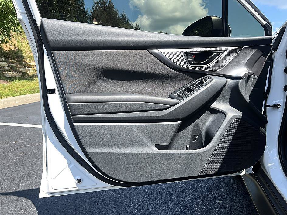 Used 2023 Ceramic White Subaru Base image 10