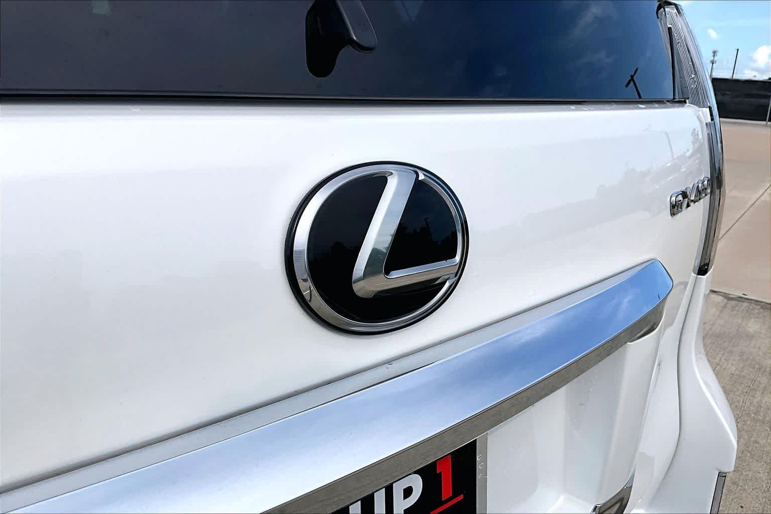 Used 2020 Starfire Pearl Lexus Luxury image 31