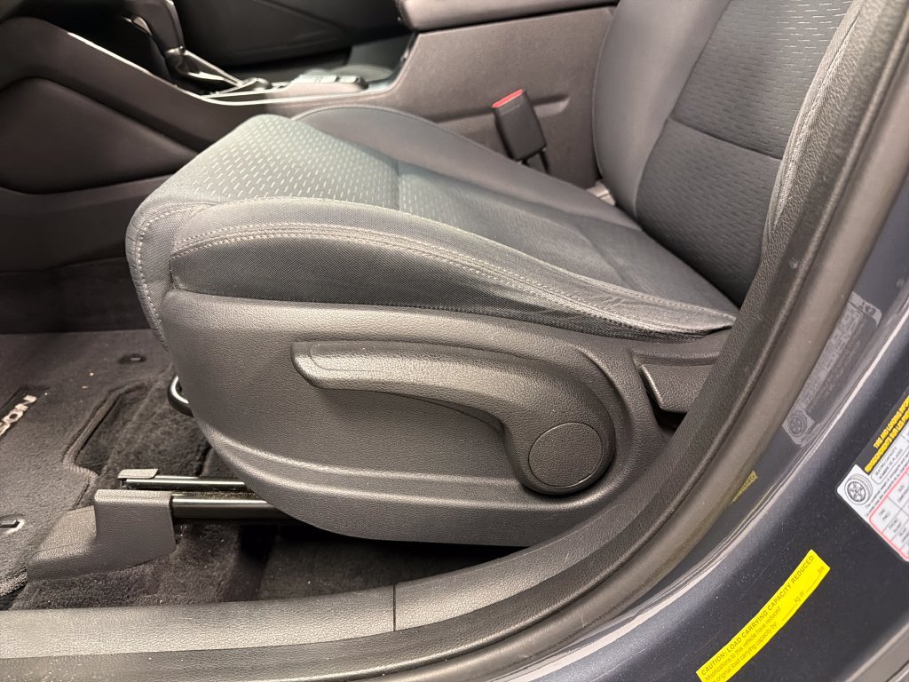 Used 2019 Blue Hyundai SE image 24