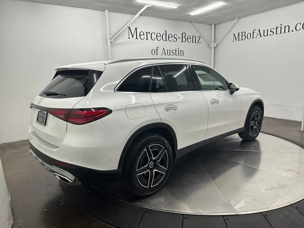 New 2027 White Mercedes-Benz GLC 300 image 7