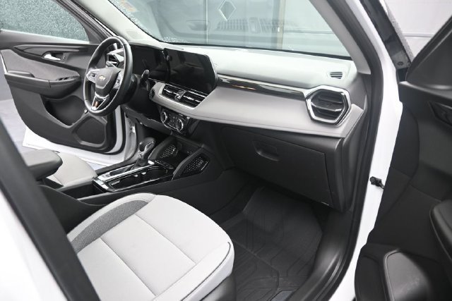 Used 2026 Summit White Chevrolet LT image 17