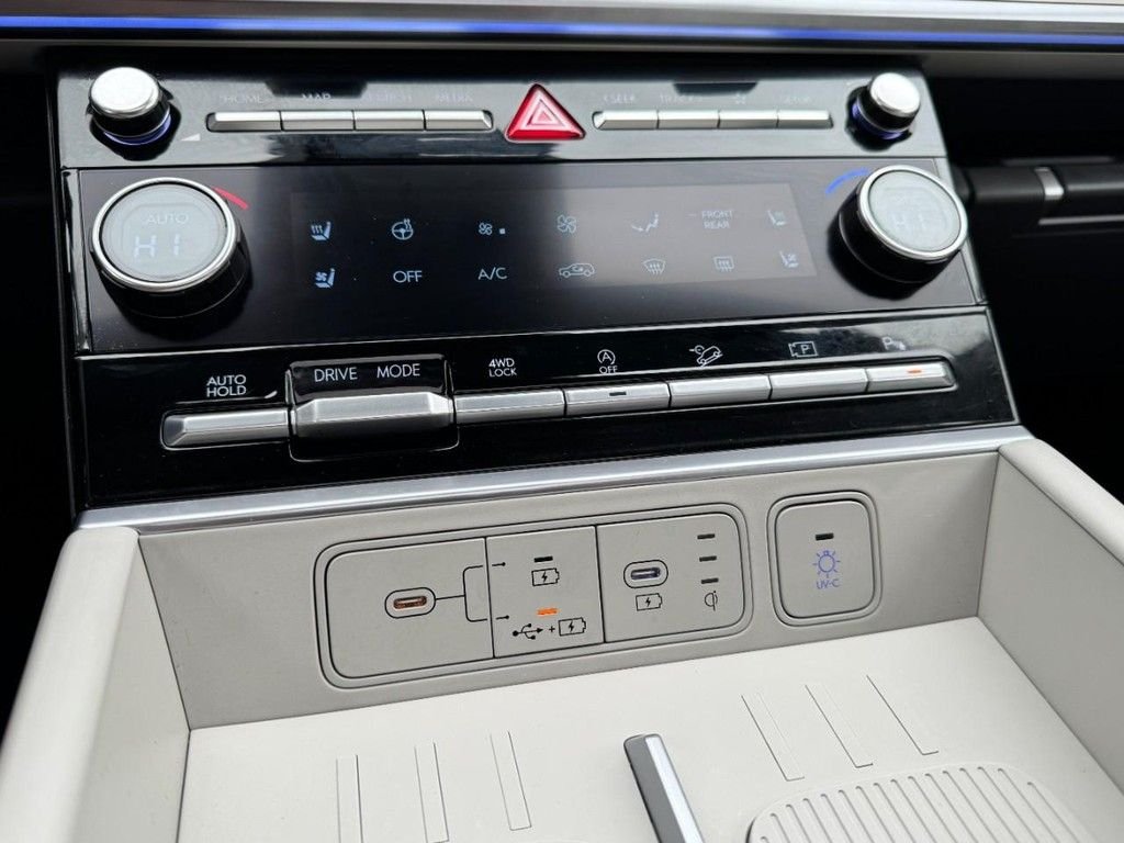 Used 2025 Green Hyundai Limited image 20