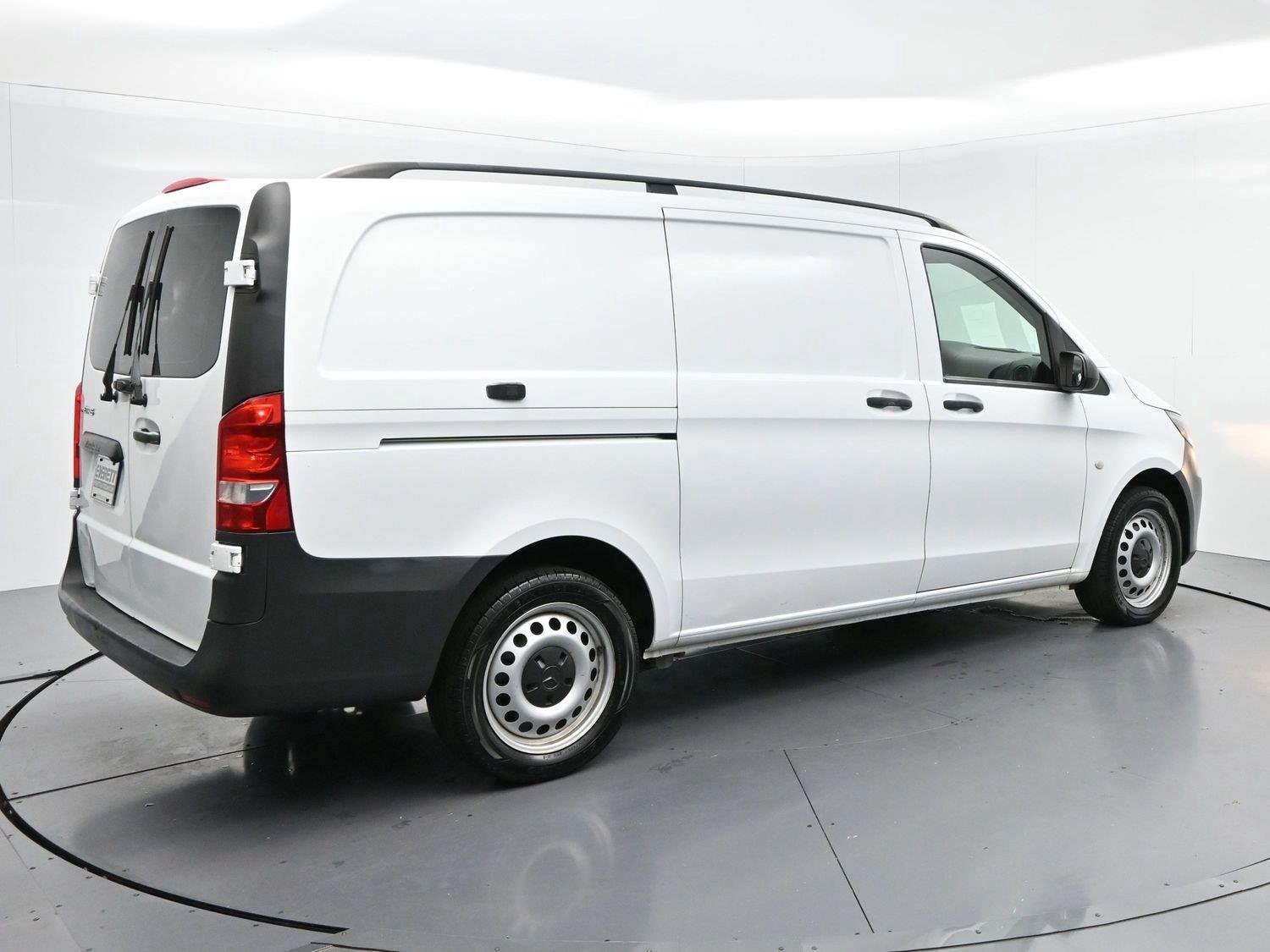 Used 2016 Arctic White Mercedes-Benz RWD 126" image 7