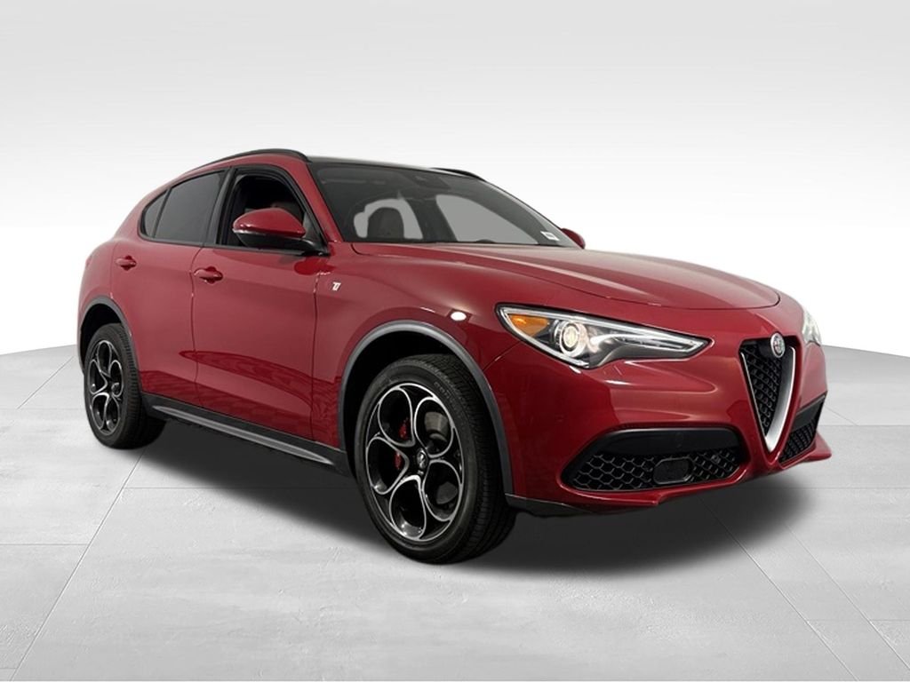 Used 2023 Alfa Rosso Alfa Romeo Ti image 5