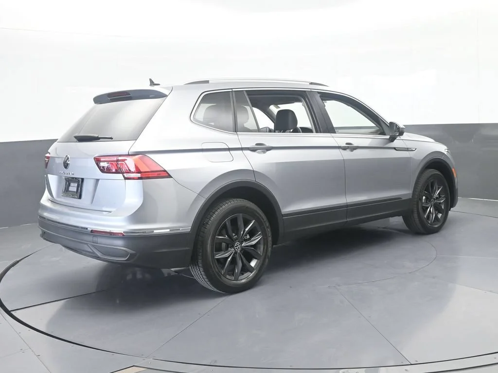 Used 2024 Silver Metallic Volkswagen 2.0T SE image 5