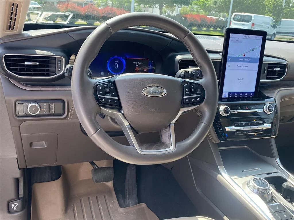 Used 2022 Star White Metallic Tri-Coat Ford Platinum image 3
