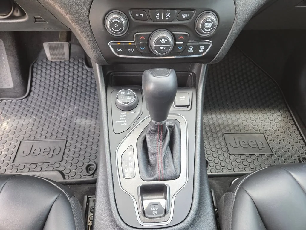 Used 2022 Granite Crystal Metallic Clearcoat Jeep Trailhawk image 31