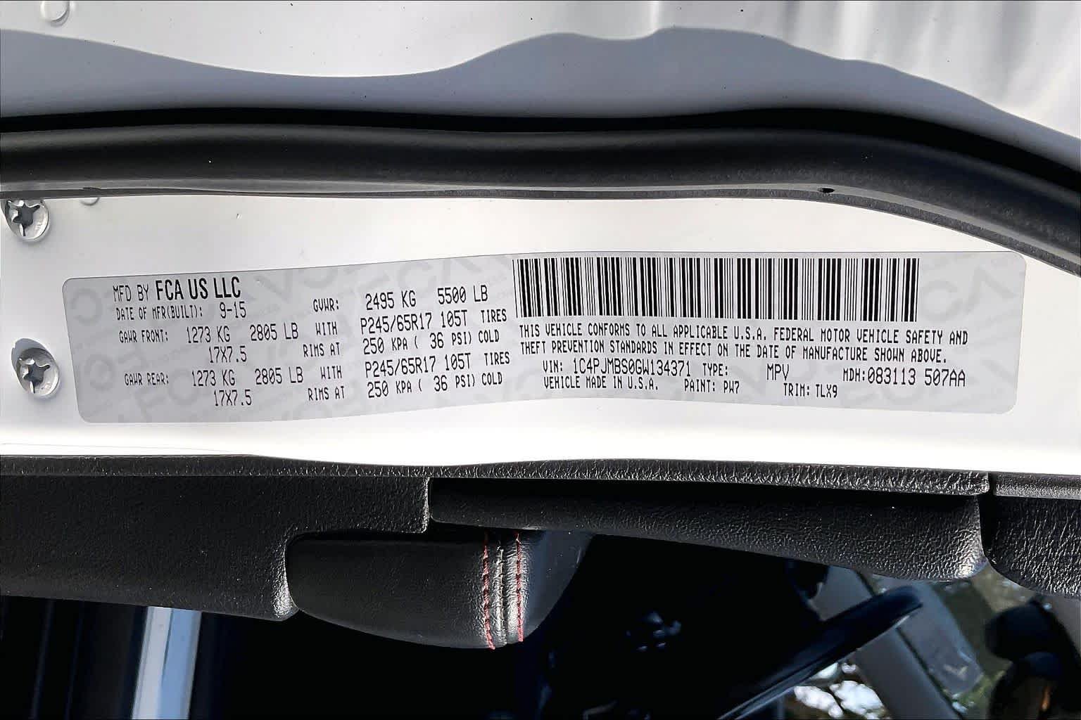 Used 2016 Bright White Clearcoat Jeep Trailhawk image 34