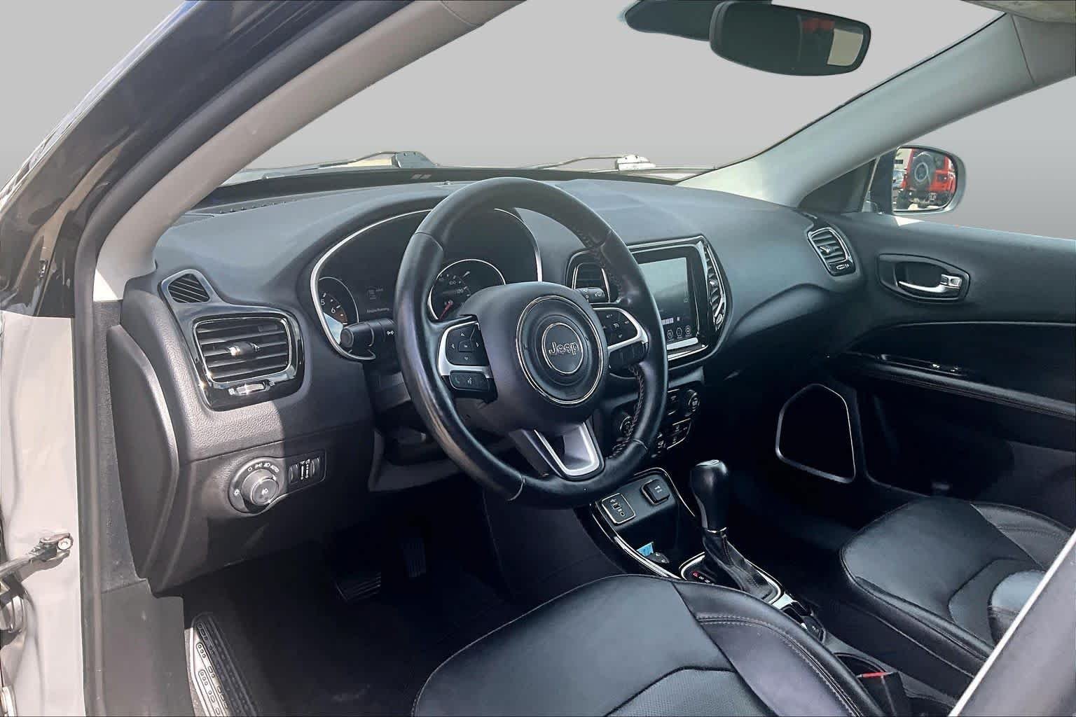 Used 2020 Sting-Gray Clearcoat Jeep Limited image 17