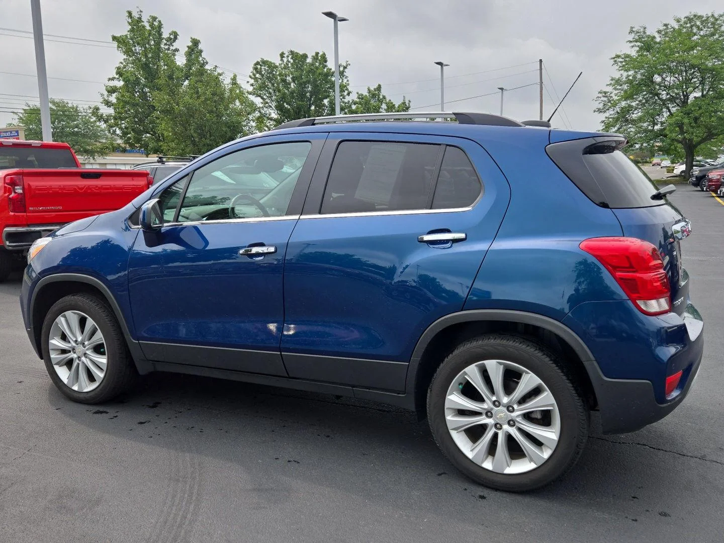 Used 2019 Pacific Blue Metallic Chevrolet Premier image 4