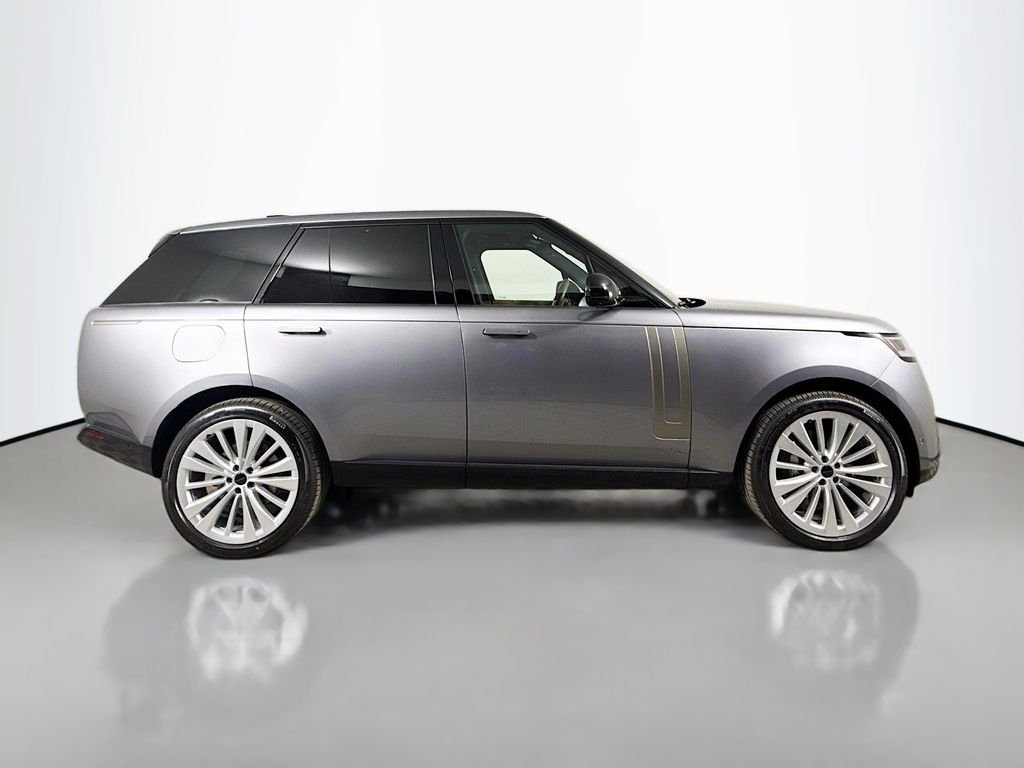 New 2026 Eiger Grey Land Rover SE image 4