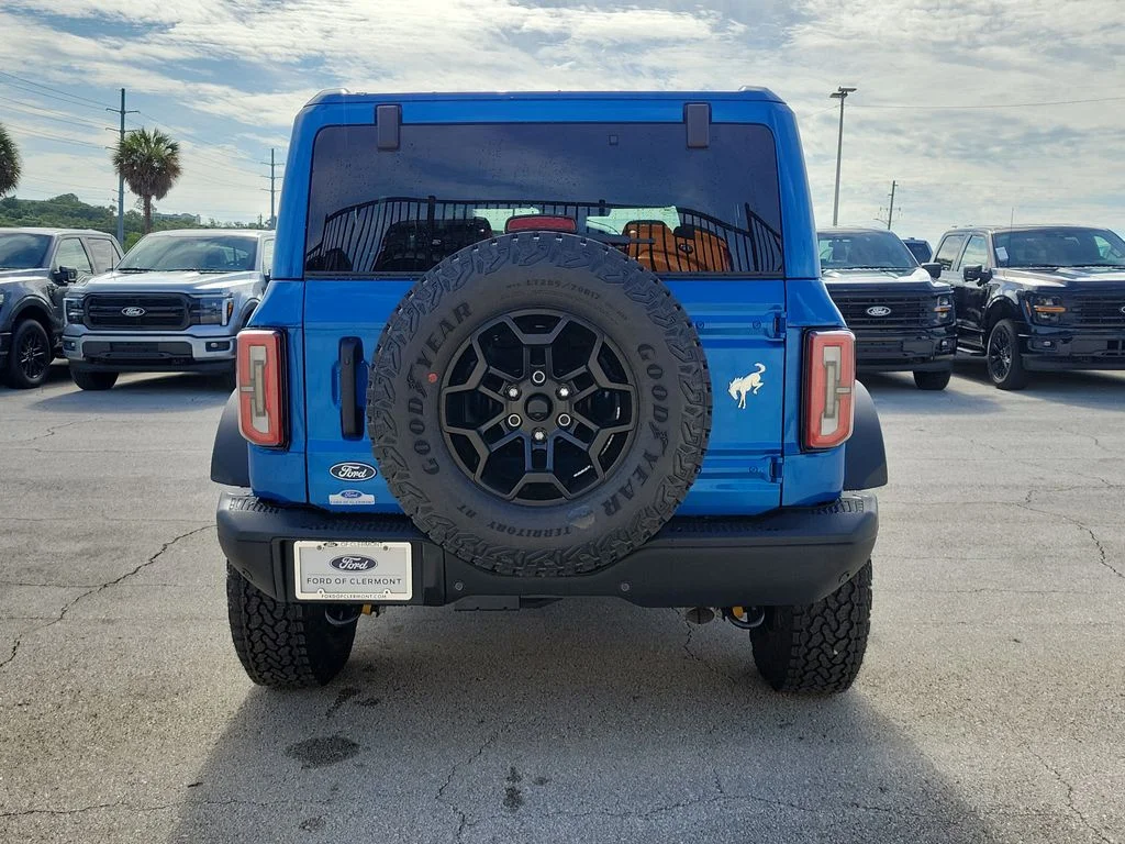 New 2026 Velocity Blue Metallic Ford Badlands® image 4