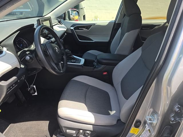 Used 2022 Silver Toyota XLE image 3
