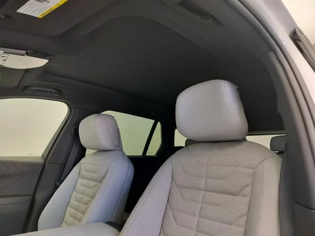 New 2027 Alpine White BMW  image 10