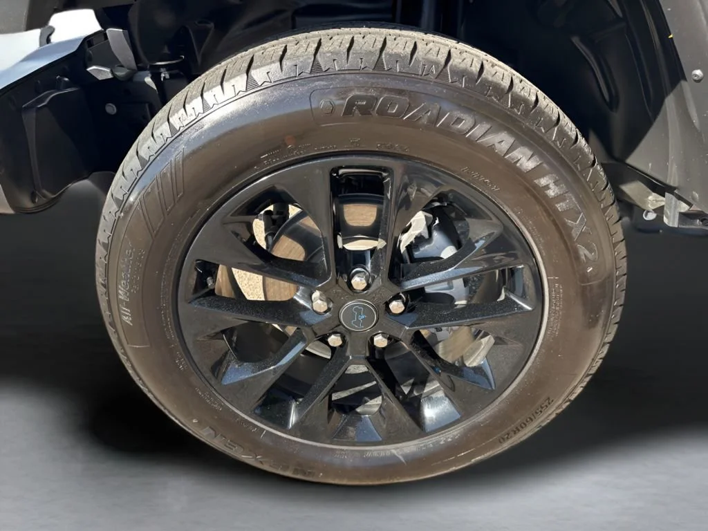 Used 2025 Black Jeep Sahara image 34